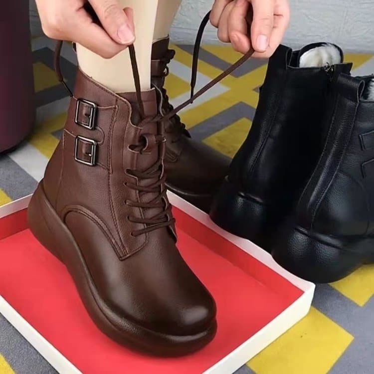 Kadınlar için yumuşak deri botlar